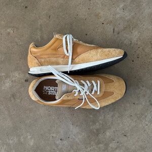 Men’s North Star OG Runner shoes US 10.5 gold